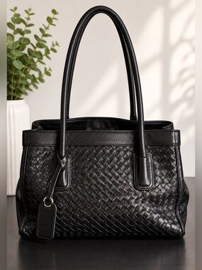 B. Makowsky Black Woven Leather shoulder Bag structured tote